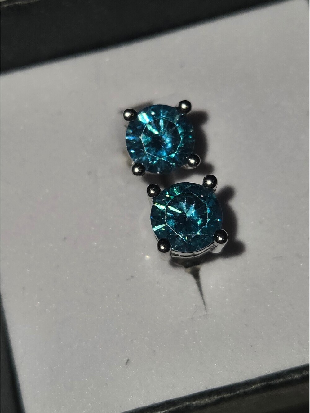New S925 Silver Blue-Green Moissanite Stud Earrings - Elegant vvs1